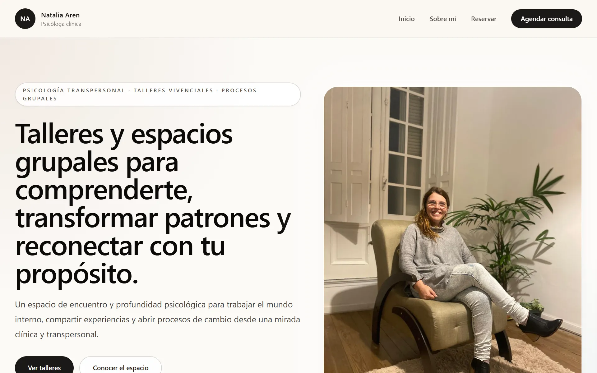 Portada del sitio de Natalia Arén, con el acceso a reservar turno